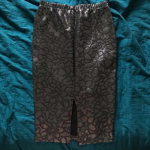 Nabee Black and Silver Pencil Skirt - Picture 2 of 3